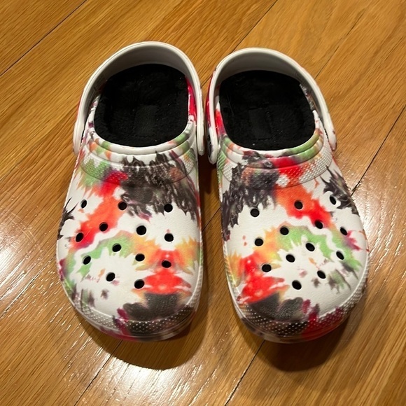 𝅺CROC tie dye lined clogs size J1. - Picture 1 of 6